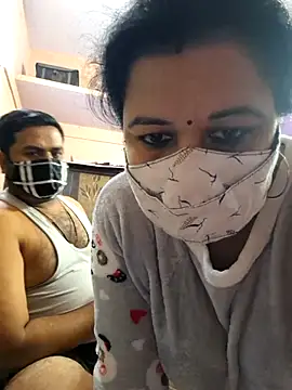 Snapshot of bobbyronak chatting on 12/15/25, 06:12 bobbyronak online show from 12/15/25, 06:12