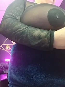 Snapshot of Gelena_Black chatting on 11/21/25, 12:37 Gelena Black online show from 11/21/25, 12:37