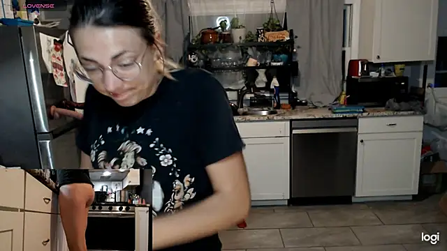 KSwonderland6 online show from 10/16/25, 05:19