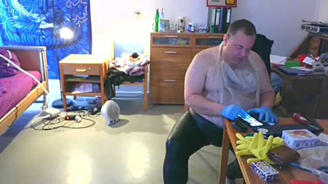 Snapshot of florian328 chatting on 02/21/26, 01:34 florian328 online show from 02/21/26, 01:34
