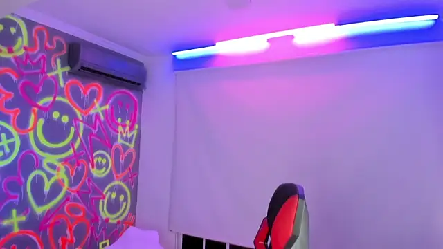 Snapshot of GEANNAROSE chatting on 12/03/24, 09:00 GEANNAROSE online show from 12/03/24, 09:00