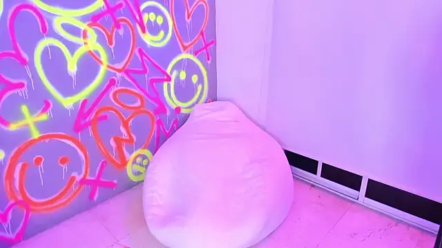 Snapshot of GEANNAROSE chatting on 12/07/24, 08:44 GEANNAROSE online show from 12/07/24, 08:44