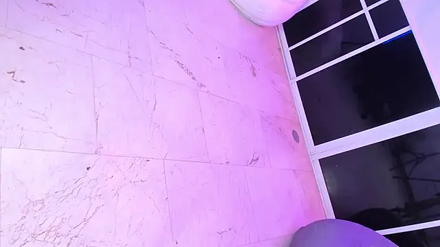 Snapshot of GEANNAROSE chatting on 12/28/24, 10:47 GEANNAROSE online show from 12/28/24, 10:47