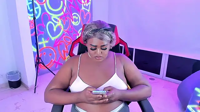 Snapshot of GEANNAROSE chatting on 01/15/25, 04:04 GEANNAROSE online show from 01/15/25, 04:04