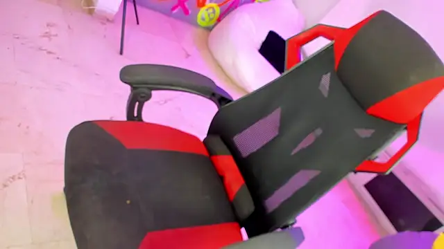 Snapshot of GEANNAROSE chatting on 01/25/25, 10:08 GEANNAROSE online show from 01/25/25, 10:08