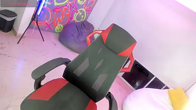 Snapshot of GEANNAROSE chatting on 03/15/25, 05:41 GEANNAROSE online show from 03/15/25, 05:41