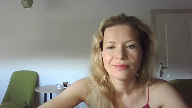 Juli julyyy online show from 12/20/24, 07:55