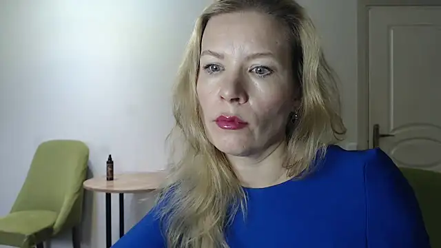 Juli julyyy online show from 12/24/24, 04:55