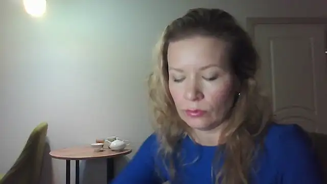 Juli julyyy online show from 12/28/24, 05:02