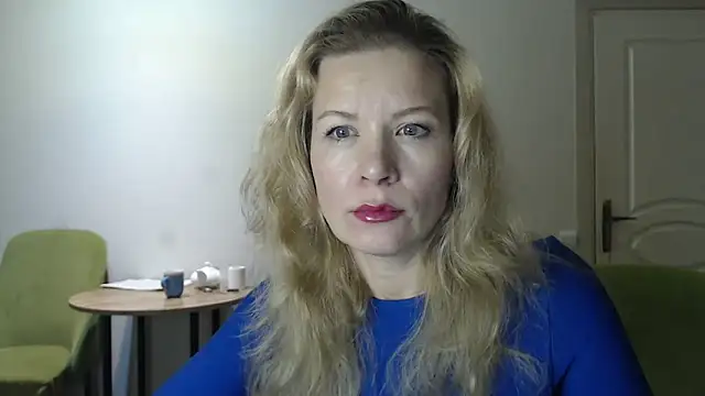 Juli julyyy online show from 12/29/24, 10:47