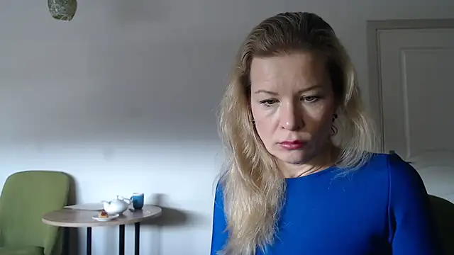 Juli julyyy online show from 12/30/24, 08:21