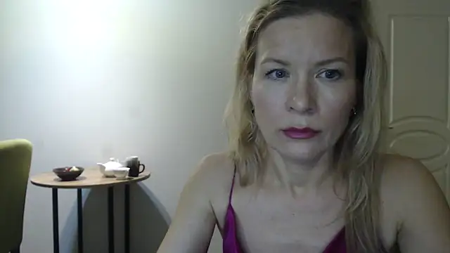 Juli julyyy online show from 01/11/25, 12:01
