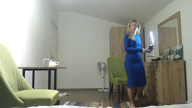 Juli julyyy online show from 01/12/25, 12:18