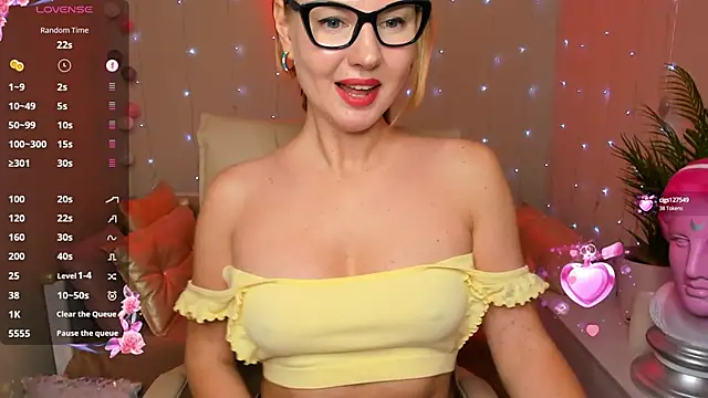 Snapshot of Angel_Nikole chatting on 12/07/24, 01:58 Angel Nikole online show from 12/07/24, 01:58