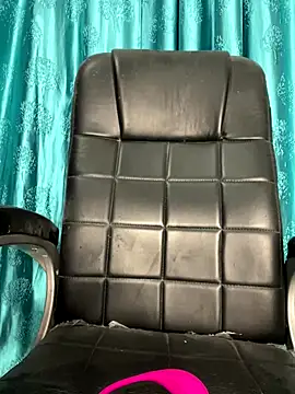 Snapshot of poision51 chatting on 10/15/25, 03:39 poision51 online show from 10/15/25, 03:39