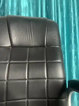 Snapshot of poision51 chatting on 11/10/25, 06:12 poision51 online show from 11/10/25, 06:12