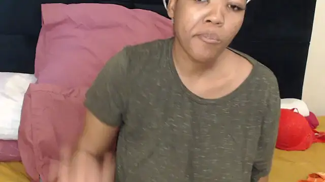 Snapshot of Busty-Londie chatting on 09/26/25, 03:38 Busty-Londie online show from 09/26/25, 03:38