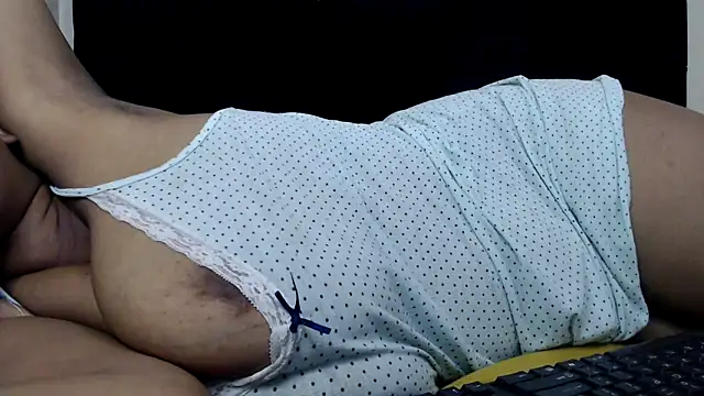 Snapshot of Busty-Londie chatting on 10/06/25, 09:01 Busty-Londie online show from 10/06/25, 09:01