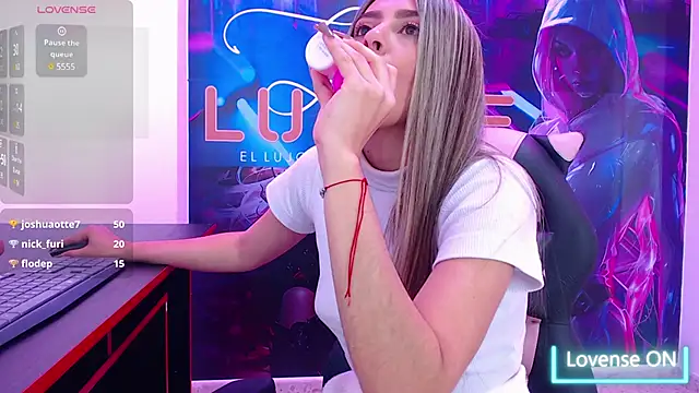 Snapshot of miacarperr1 chatting on 02/11/25, 12:49 miacarperr1 online show from 02/11/25, 12:49