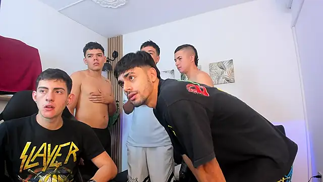 Snapshot of Sexy_BoysW chatting on 03/21/25, 08:29 Sexy BoysW online show from 03/21/25, 08:29