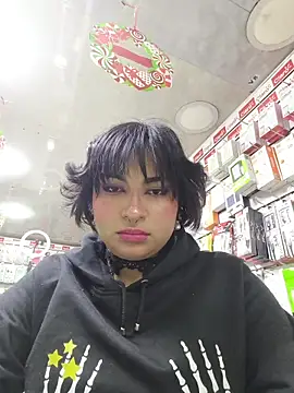 Snapshot of TioreHentai chatting on 12/13/25, 10:59 TioreHentai online show from 12/13/25, 10:59