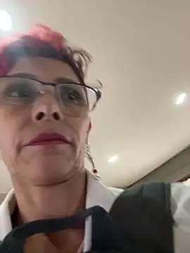 Snapshot of MireyaTorresGu chatting on 02/17/25, 11:31 MireyaTorresGu online show from 02/17/25, 11:31