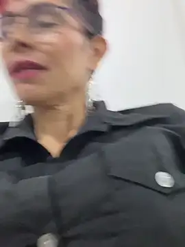 Snapshot of MireyaTorresGu chatting on 02/19/25, 12:25 MireyaTorresGu online show from 02/19/25, 12:25