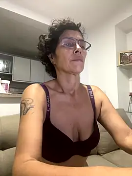 Snapshot of MireyaTorresGu chatting on 09/10/25, 10:54 MireyaTorresGu online show from 09/10/25, 10:54