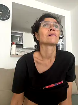 Snapshot of MireyaTorresGu chatting on 09/30/25, 01:38 MireyaTorresGu online show from 09/30/25, 01:38