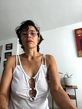 Snapshot of MireyaTorresGu chatting on 10/02/25, 02:46 MireyaTorresGu online show from 10/02/25, 02:46