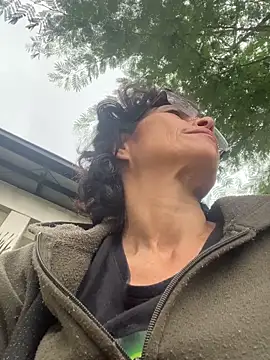 Snapshot of MireyaTorresGu chatting on 10/29/25, 12:07 MireyaTorresGu online show from 10/29/25, 12:07