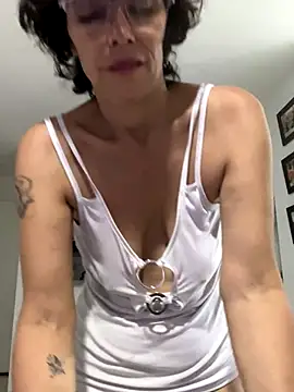 Snapshot of MireyaTorresGu chatting on 11/05/25, 01:49 MireyaTorresGu online show from 11/05/25, 01:49