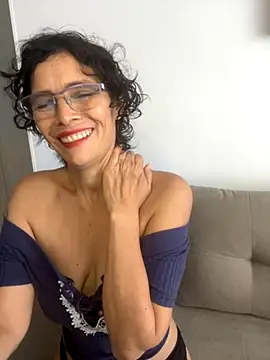 Snapshot of MireyaTorresGu chatting on 11/15/25, 02:35 MireyaTorresGu online show from 11/15/25, 02:35