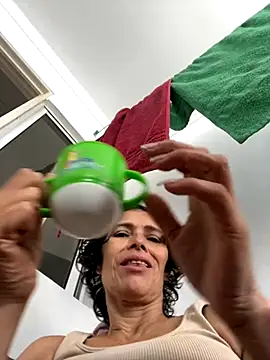 Snapshot of MireyaTorresGu chatting on 11/21/25, 04:38 MireyaTorresGu online show from 11/21/25, 04:38