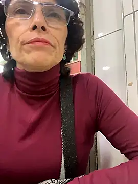 Snapshot of MireyaTorresGu chatting on 11/22/25, 10:42 MireyaTorresGu online show from 11/22/25, 10:42