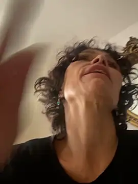 Snapshot of MireyaTorresGu chatting on 11/23/25, 12:38 MireyaTorresGu online show from 11/23/25, 12:38