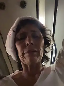 Snapshot of MireyaTorresGu chatting on 12/19/25, 01:12 MireyaTorresGu online show from 12/19/25, 01:12