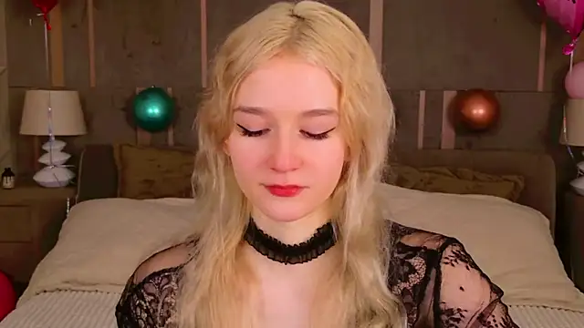 Snapshot of NaomiLoys chatting on 02/14/25, 08:26 NaomiLoys online show from 02/14/25, 08:26