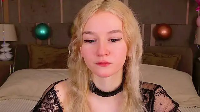 Snapshot of NaomiLoys chatting on 02/15/25, 12:04 NaomiLoys online show from 02/15/25, 12:04