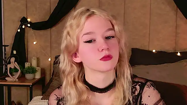 Snapshot of NaomiLoys chatting on 02/22/25, 06:41 NaomiLoys online show from 02/22/25, 06:41