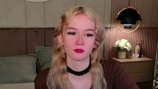 Snapshot of NaomiLoys chatting on 02/25/25, 08:41 NaomiLoys online show from 02/25/25, 08:41