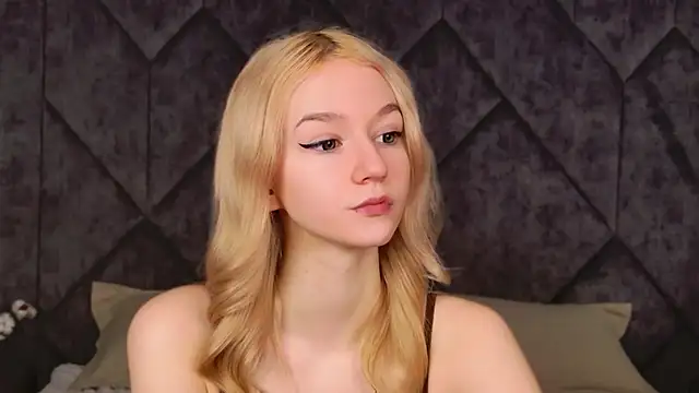 NaomiLoys online show from 03/06/26, 03:41