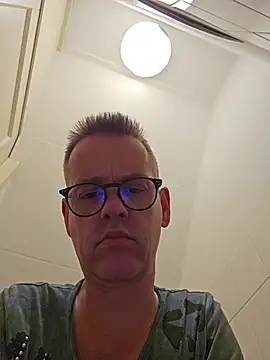 Snapshot of Hectorthyssen1 chatting on 06/21/26, 06:43 Hectorthyssen1 online show from 06/21/26, 06:43