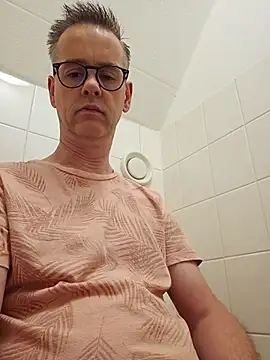 Snapshot of Hectorthyssen1 chatting on 07/18/26, 01:48 Hectorthyssen1 online show from 07/18/26, 01:48
