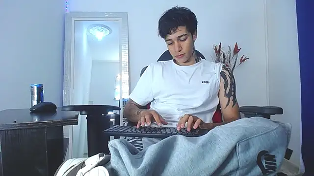 Zacktk7 online show from 02/04/25, 07:44