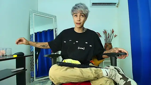 Zacktk7 online show from 02/26/25, 08:22