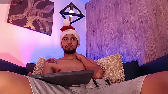 Snapshot of Bedobigcock chatting on 12/13/24, 02:10 Bedobigcock online show from 12/13/24, 02:10