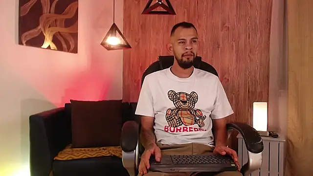 Snapshot of Bedobigcock chatting on 01/16/25, 11:16 Bedobigcock online show from 01/16/25, 11:16