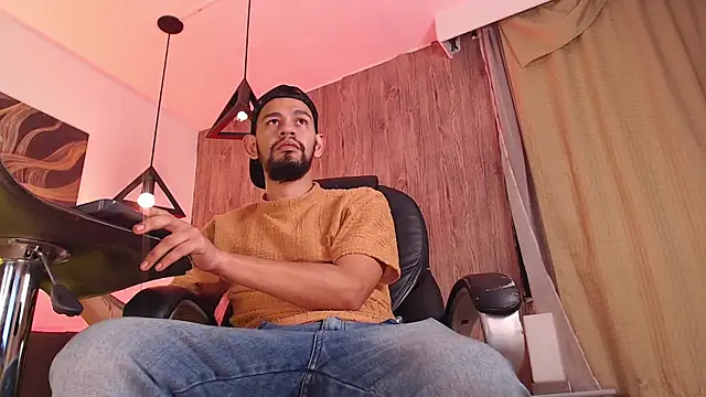 Snapshot of Bedobigcock chatting on 02/06/25, 02:11 Bedobigcock online show from 02/06/25, 02:11