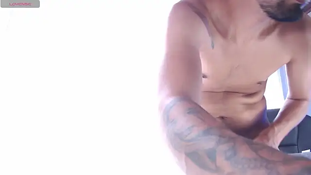 Snapshot of Bedobigcock chatting on 03/10/25, 06:45 Bedobigcock online show from 03/10/25, 06:45